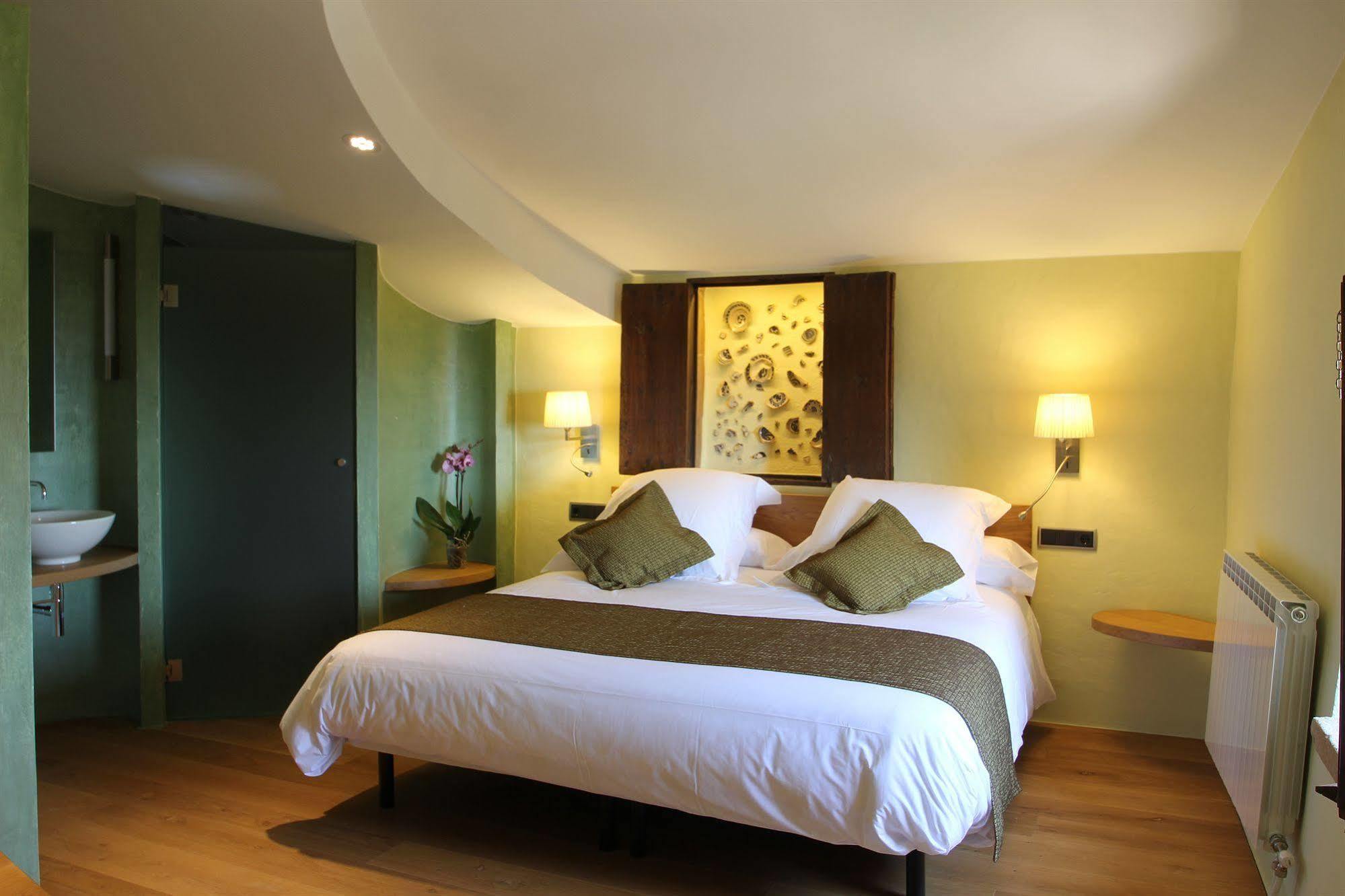 Hotel Can Cuch Canoves Ngoại thất bức ảnh